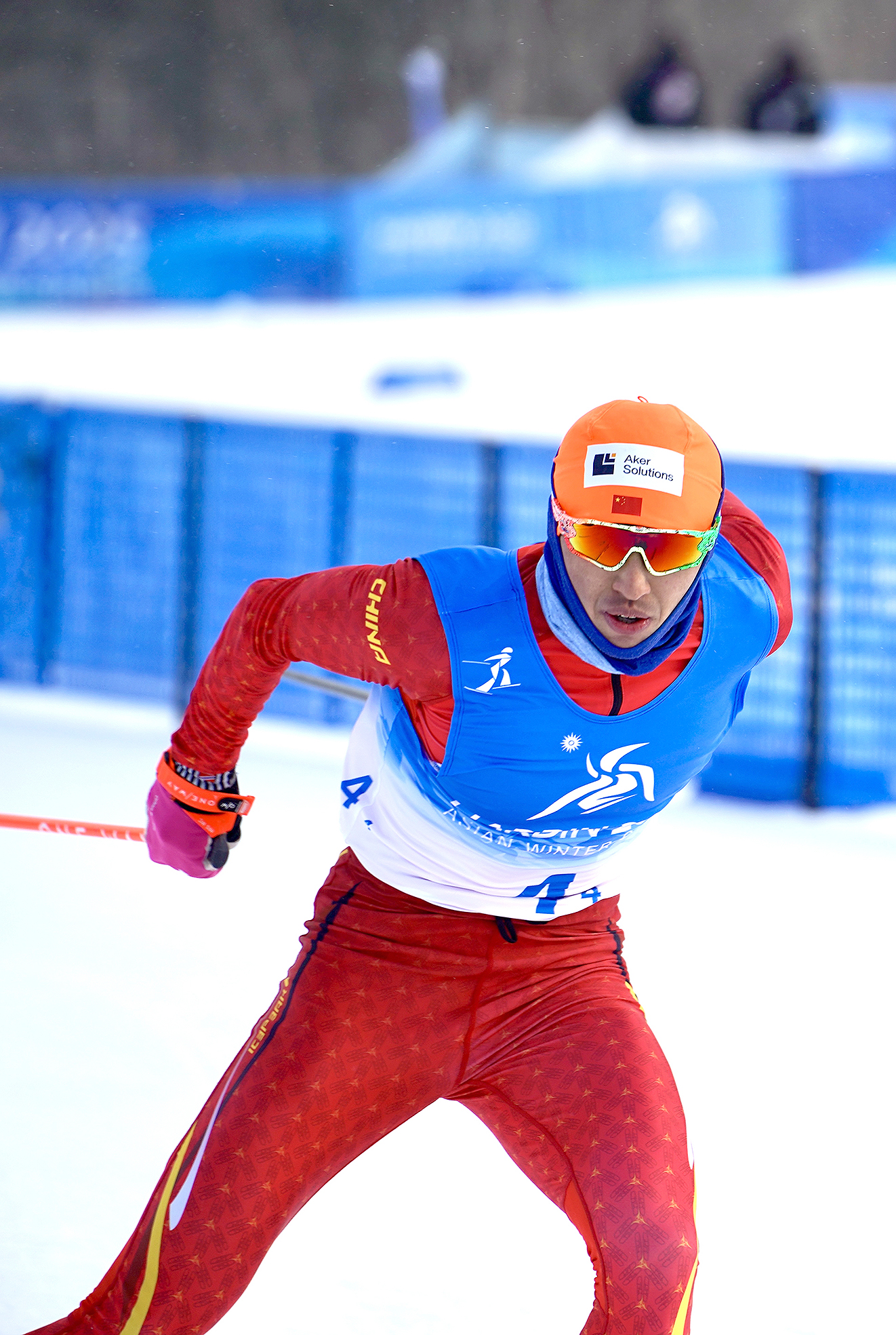 在第九届亚洲冬季运动会上，重庆越野滑雪运动员王强夺得两枚金牌。