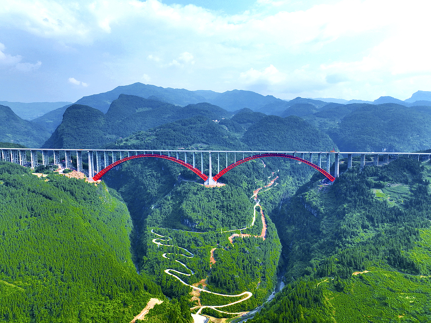 渝湘复线双堡特大桥荣获古斯塔夫·林德撒尔奖。