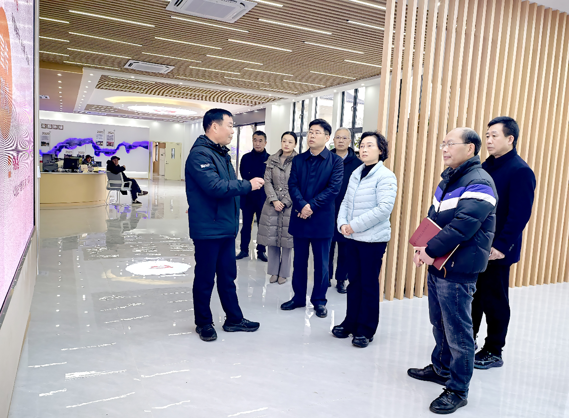 1 荣昌区人大常委会调研万灵镇全过程人民民主巴渝实践站建设情况。